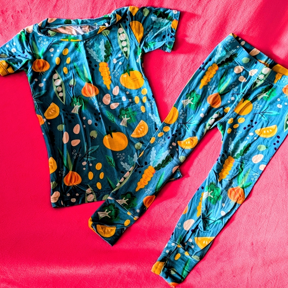 Bums & Roses Peas And Thank You 2T Pajamas